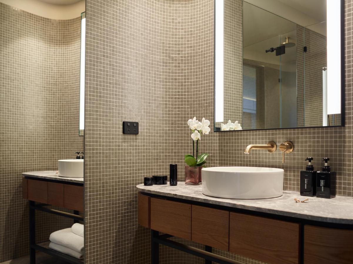 Crystalbrook Kingsley Hotel Newcastle Exterior foto Bathroom