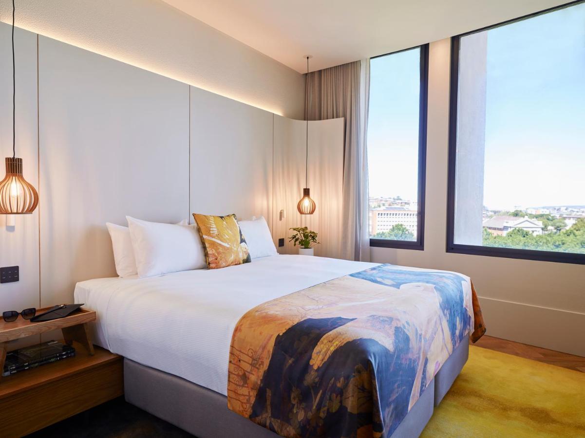 Crystalbrook Kingsley Hotel Newcastle Exterior foto A room at the hotel