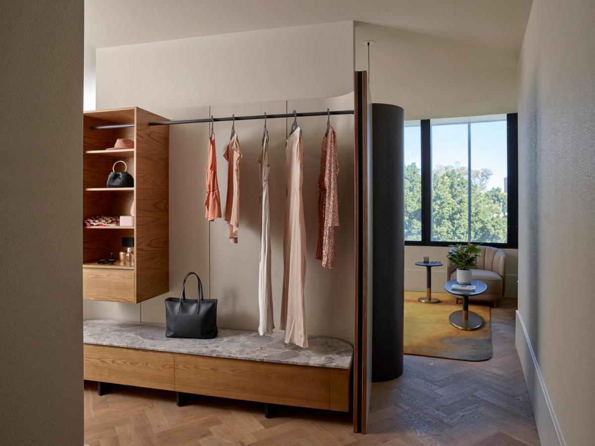 Crystalbrook Kingsley Hotel Newcastle Exterior foto A walk-in wardrobe