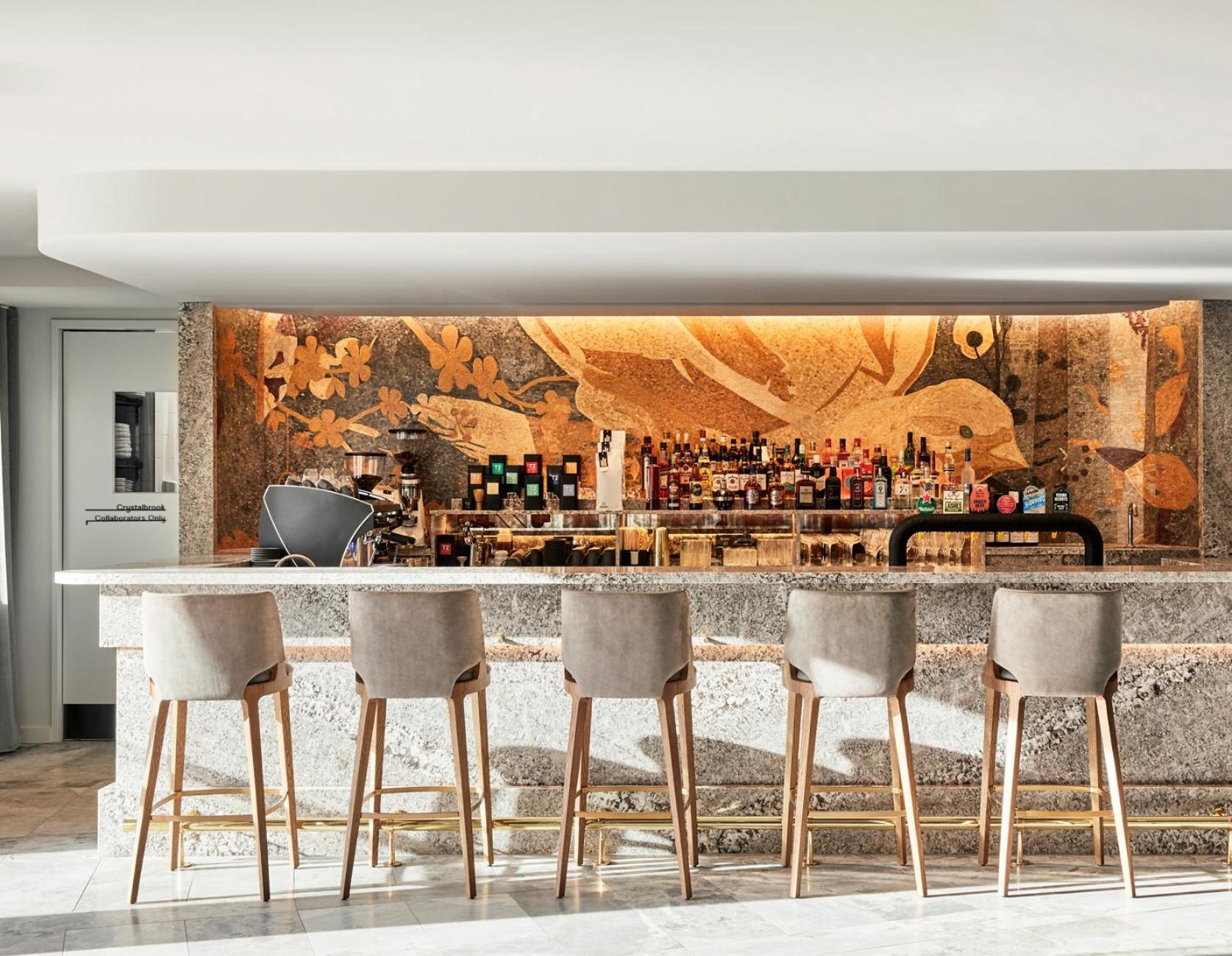 Crystalbrook Kingsley Hotel Newcastle Exterior foto The bar at the 100 East 53rd Street building